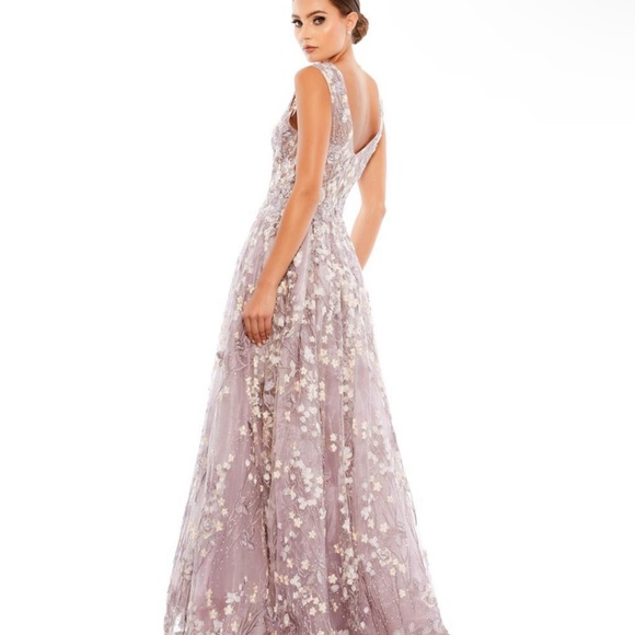 Mac Duggal, Floral embroidered illusion V-neck gown, Style 20131 size 12 - Picture 3 of 9